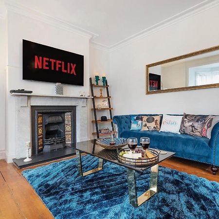4 Bedroom Home With Garden, Game Room, Parking- Esho Stays Gloucester Eksteriør bilde