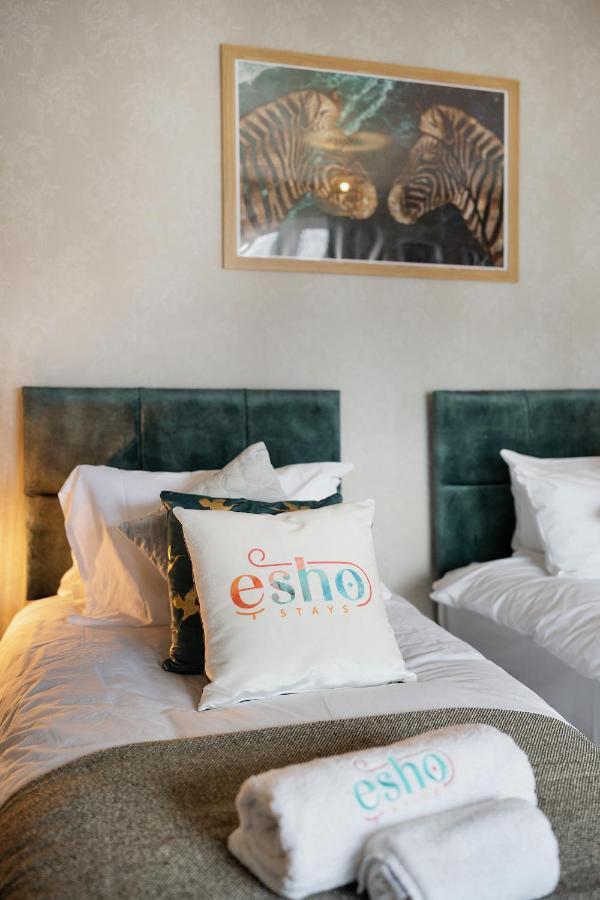 4 Bedroom Home With Garden, Game Room, Parking- Esho Stays Gloucester Eksteriør bilde
