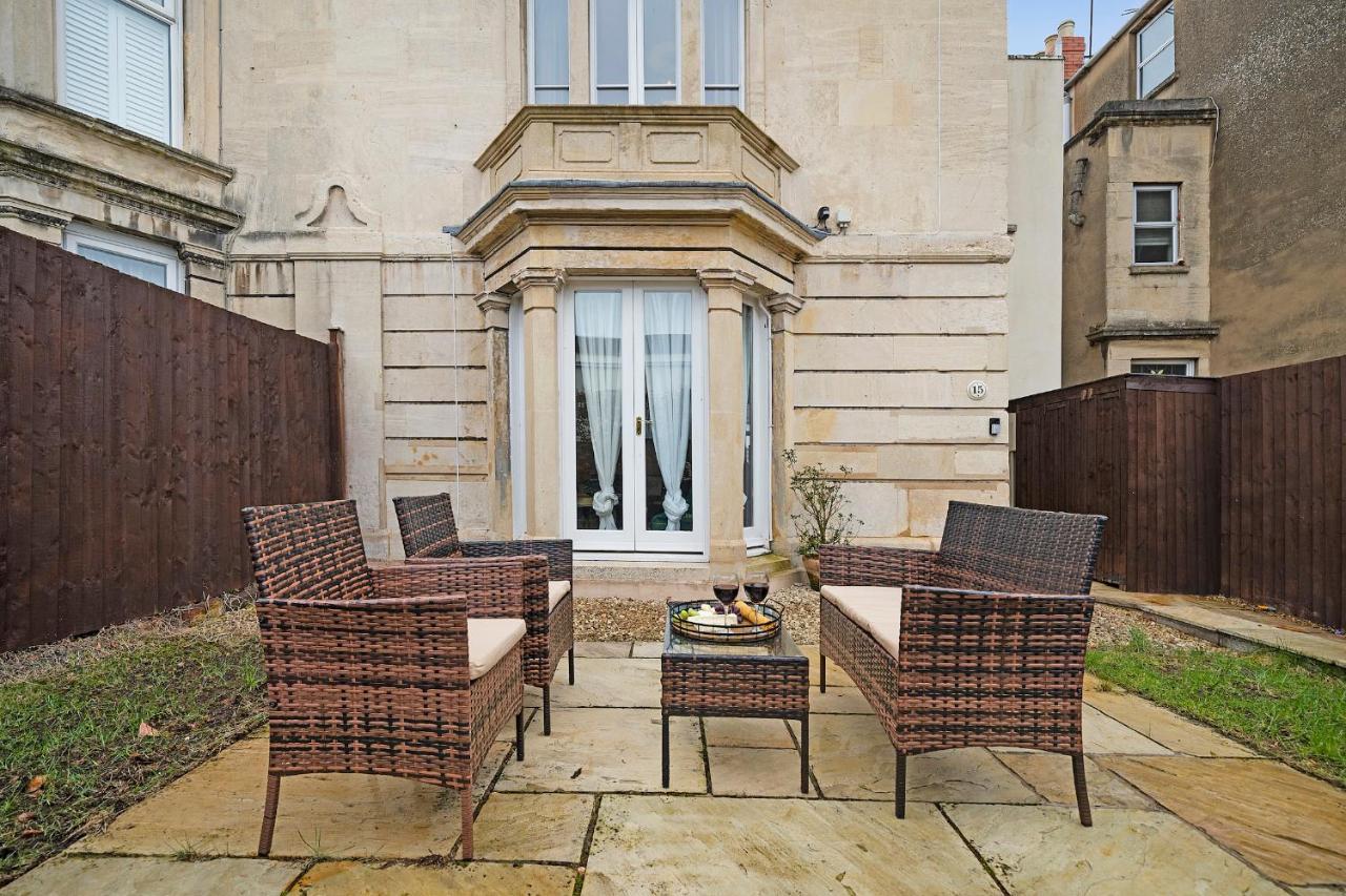 4 Bedroom Home With Garden, Game Room, Parking- Esho Stays Gloucester Eksteriør bilde