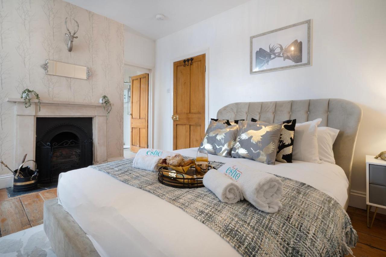 4 Bedroom Home With Garden, Game Room, Parking- Esho Stays Gloucester Eksteriør bilde