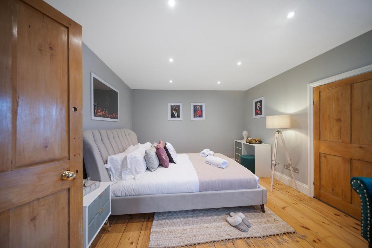 4 Bedroom Home With Garden, Game Room, Parking- Esho Stays Gloucester Eksteriør bilde