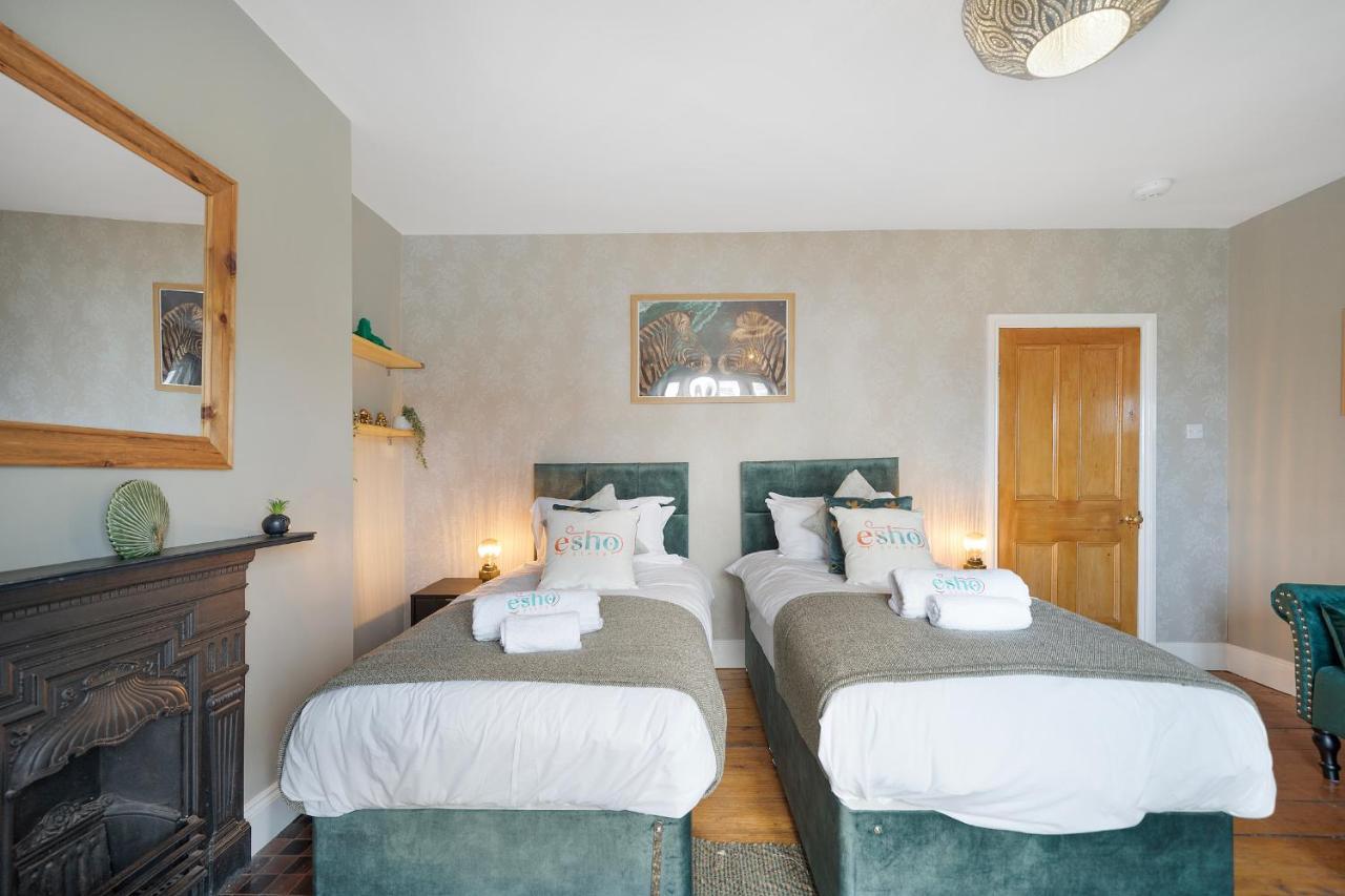 4 Bedroom Home With Garden, Game Room, Parking- Esho Stays Gloucester Eksteriør bilde