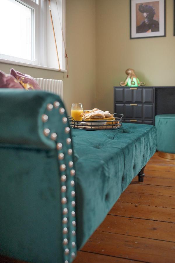 4 Bedroom Home With Garden, Game Room, Parking- Esho Stays Gloucester Eksteriør bilde