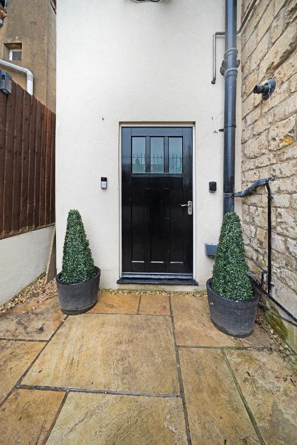 4 Bedroom Home With Garden, Game Room, Parking- Esho Stays Gloucester Eksteriør bilde