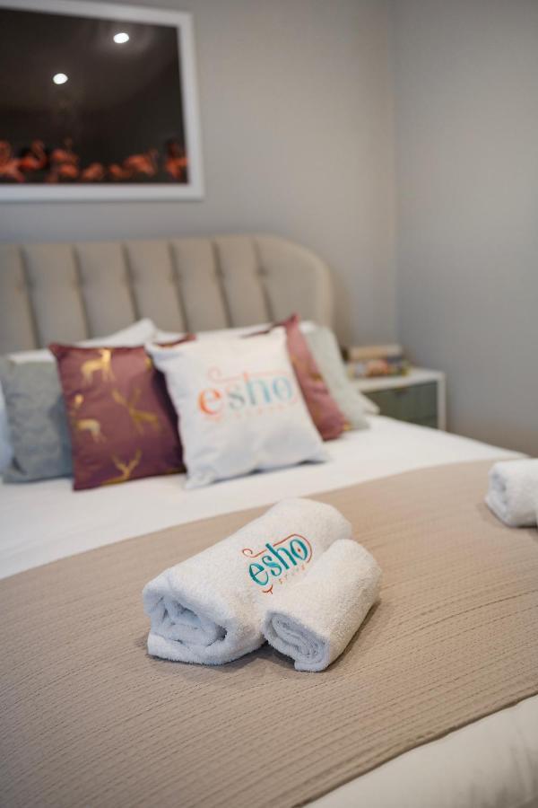 4 Bedroom Home With Garden, Game Room, Parking- Esho Stays Gloucester Eksteriør bilde