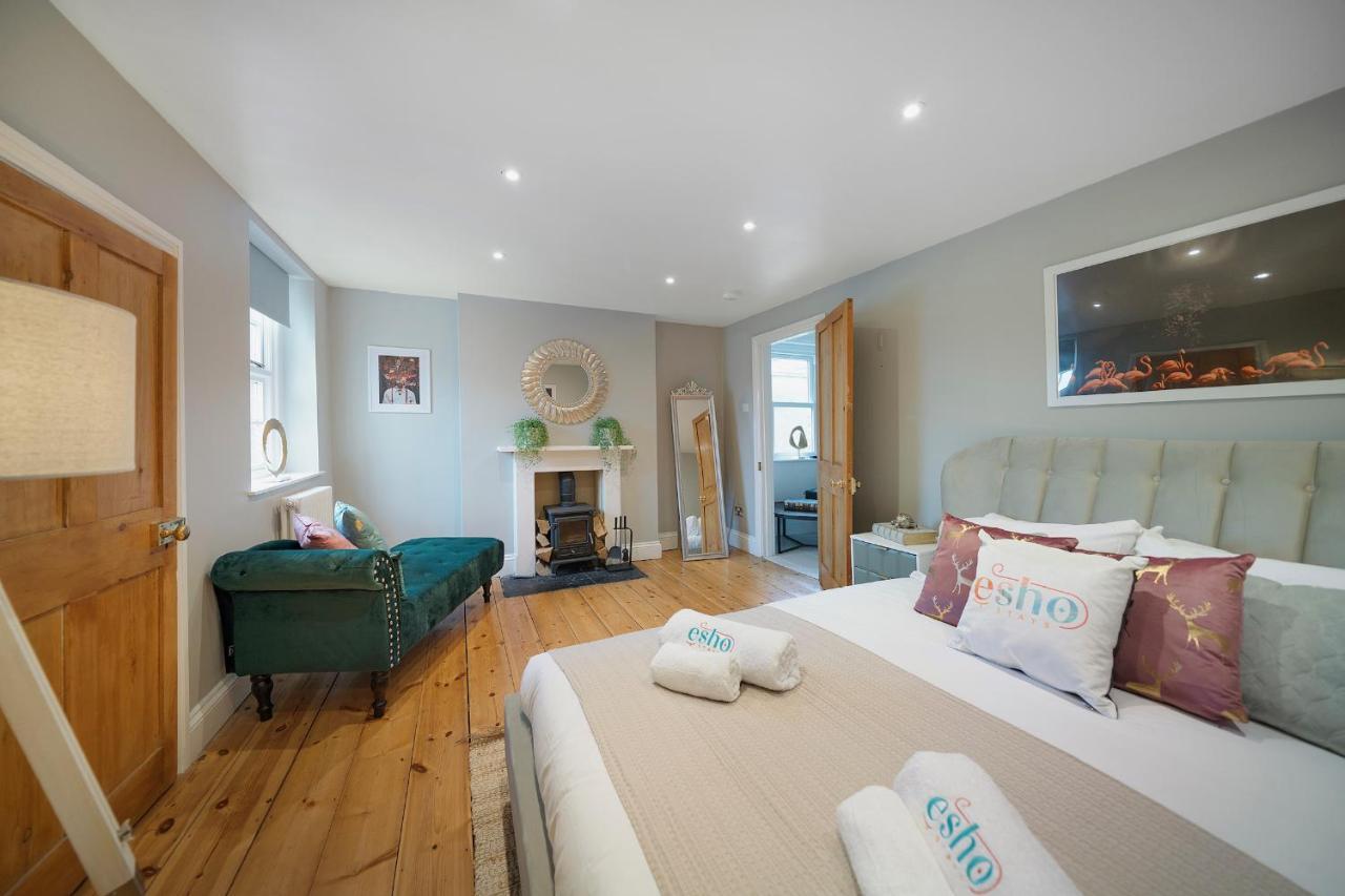 4 Bedroom Home With Garden, Game Room, Parking- Esho Stays Gloucester Eksteriør bilde