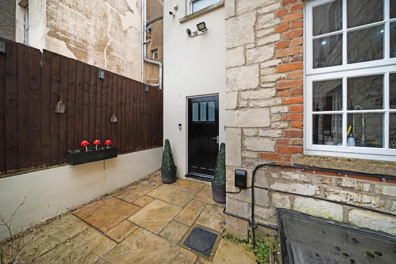 4 Bedroom Home With Garden, Game Room, Parking- Esho Stays Gloucester Eksteriør bilde