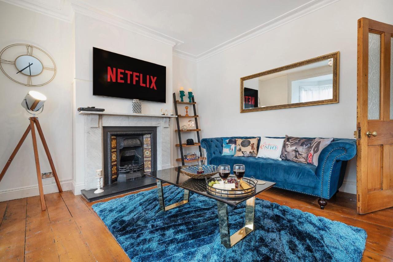 4 Bedroom Home With Garden, Game Room, Parking- Esho Stays Gloucester Eksteriør bilde
