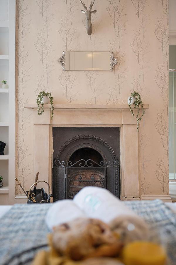 4 Bedroom Home With Garden, Game Room, Parking- Esho Stays Gloucester Eksteriør bilde