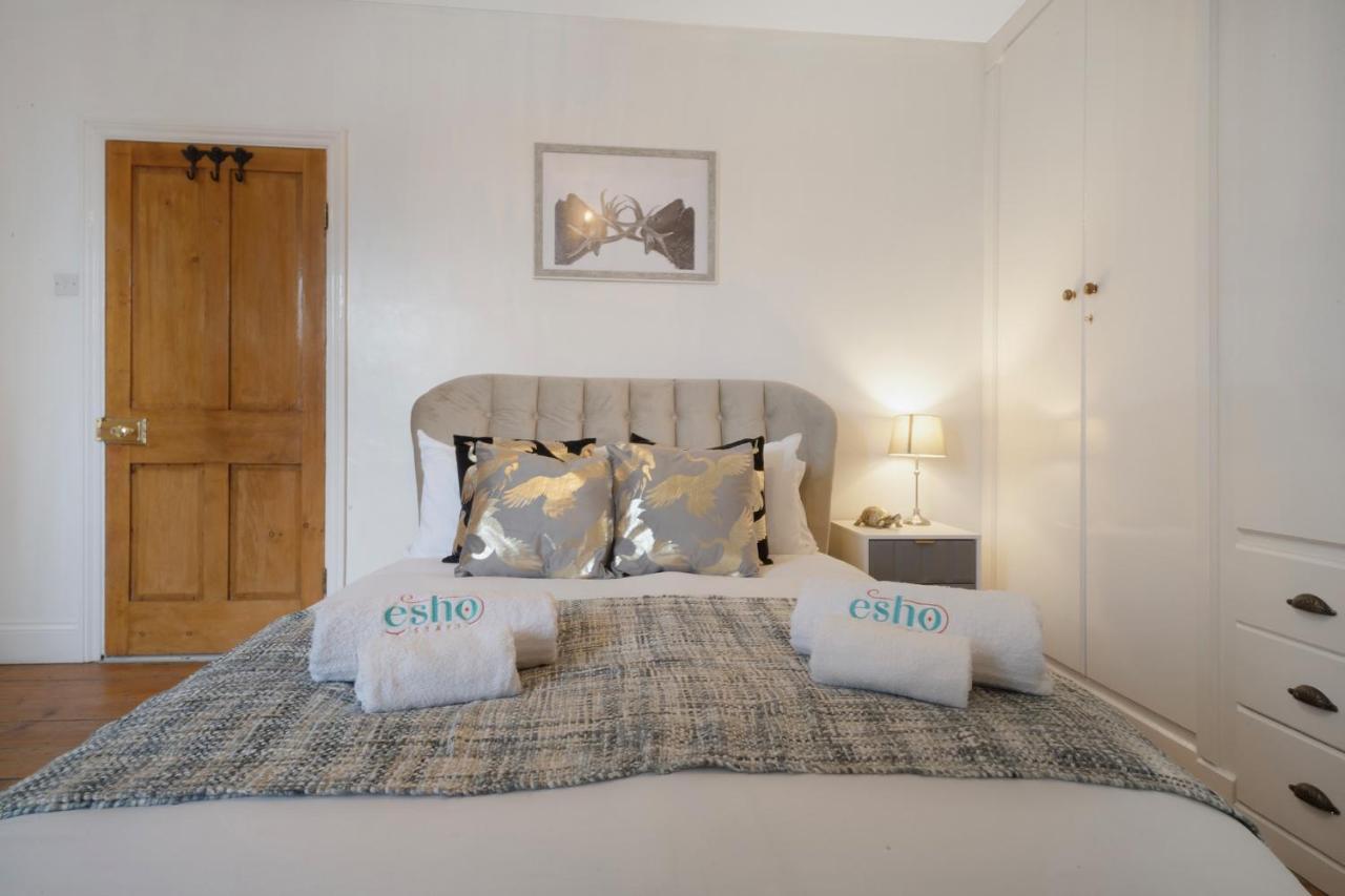 4 Bedroom Home With Garden, Game Room, Parking- Esho Stays Gloucester Eksteriør bilde