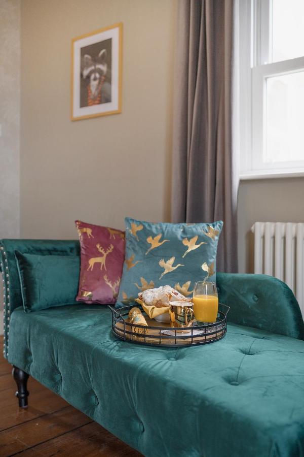 4 Bedroom Home With Garden, Game Room, Parking- Esho Stays Gloucester Eksteriør bilde
