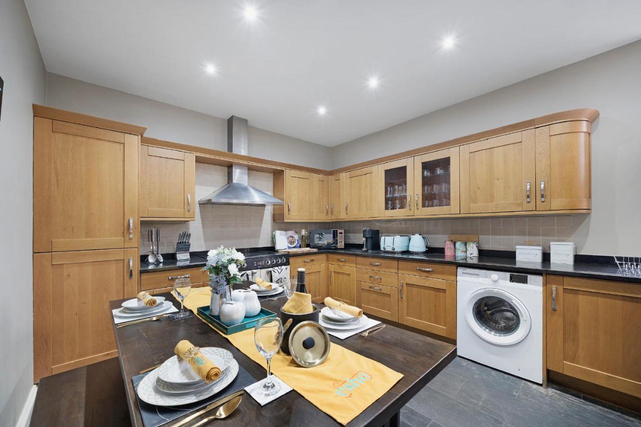4 Bedroom Home With Garden, Game Room, Parking- Esho Stays Gloucester Eksteriør bilde