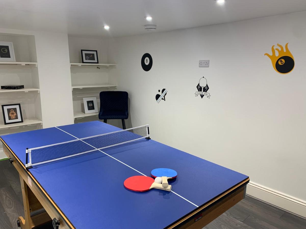 4 Bedroom Home With Garden, Game Room, Parking- Esho Stays Gloucester Eksteriør bilde